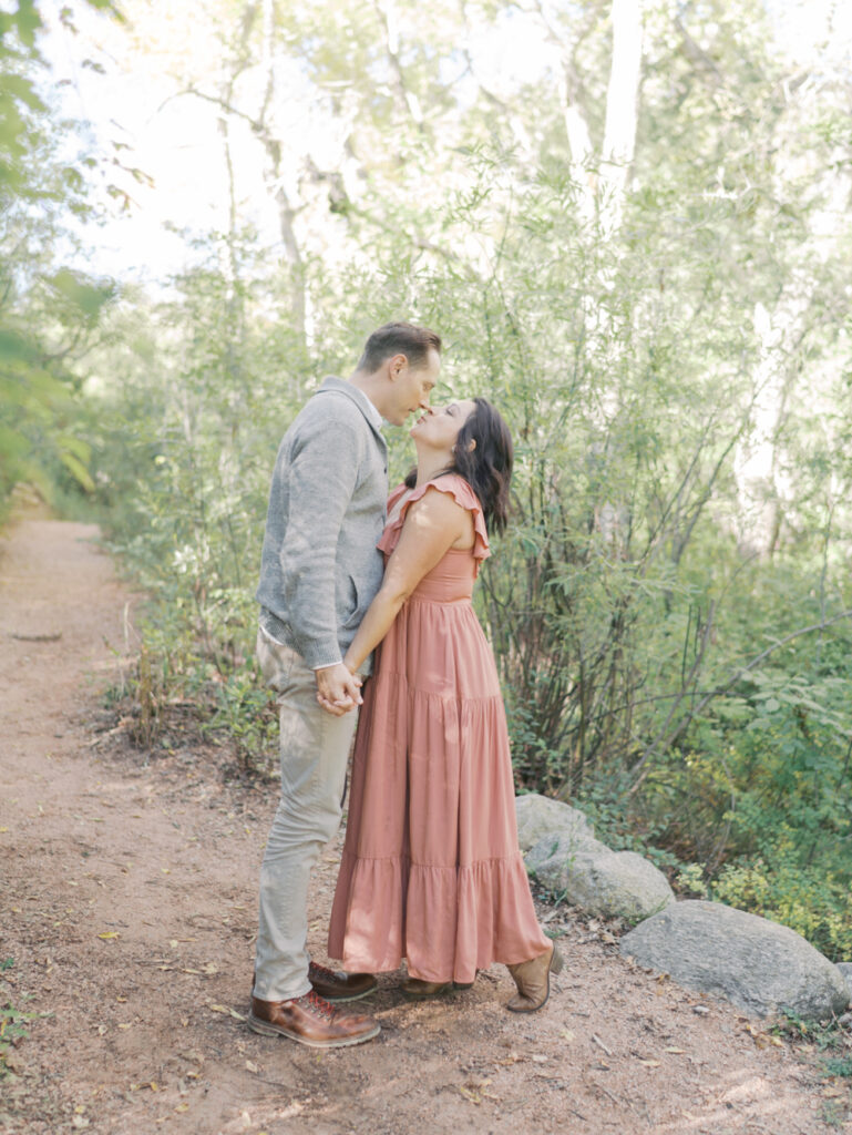 mom and dad sharing a moment at Bear Creek Nature Center during a Colorado Springs Family Photo session 