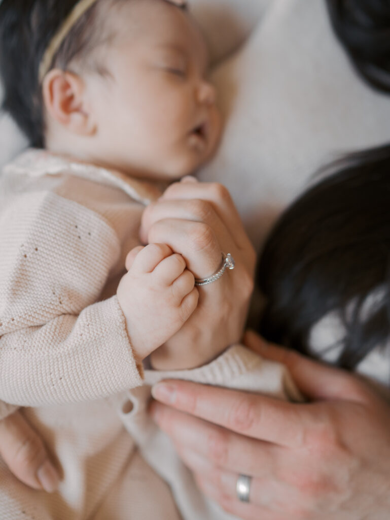 mom and newborn hands