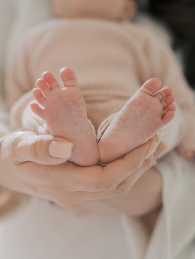 newborn feet for blog post about when to schedule newborn photos