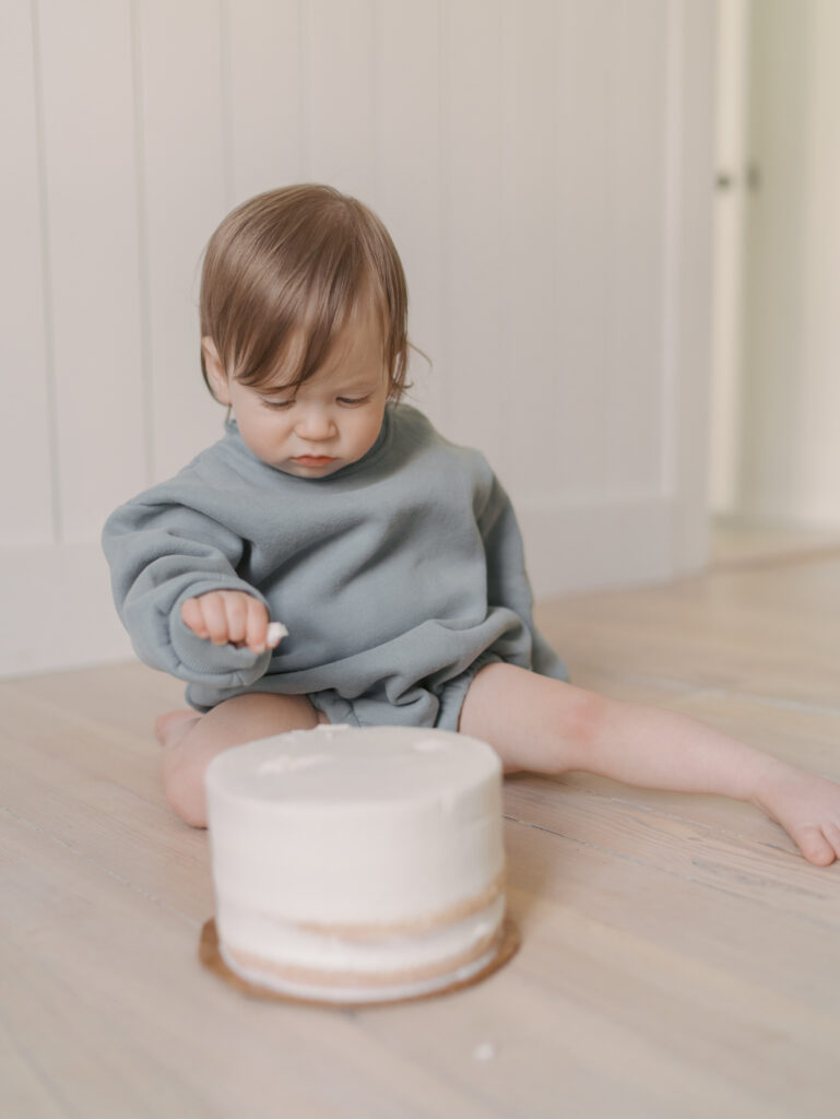 Milestone Session Colorado Springs one year inspecting cake
