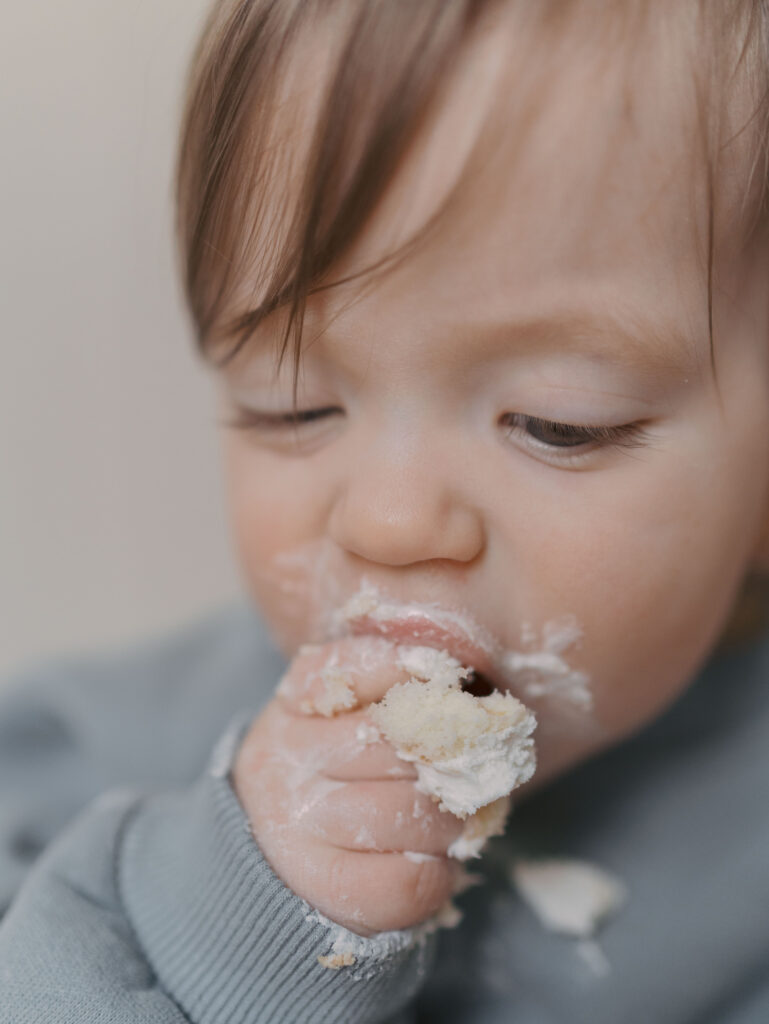one year eating cake